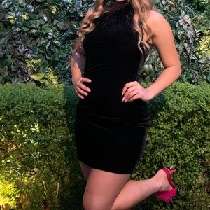 Size medium. Velvet black dress with feathers.